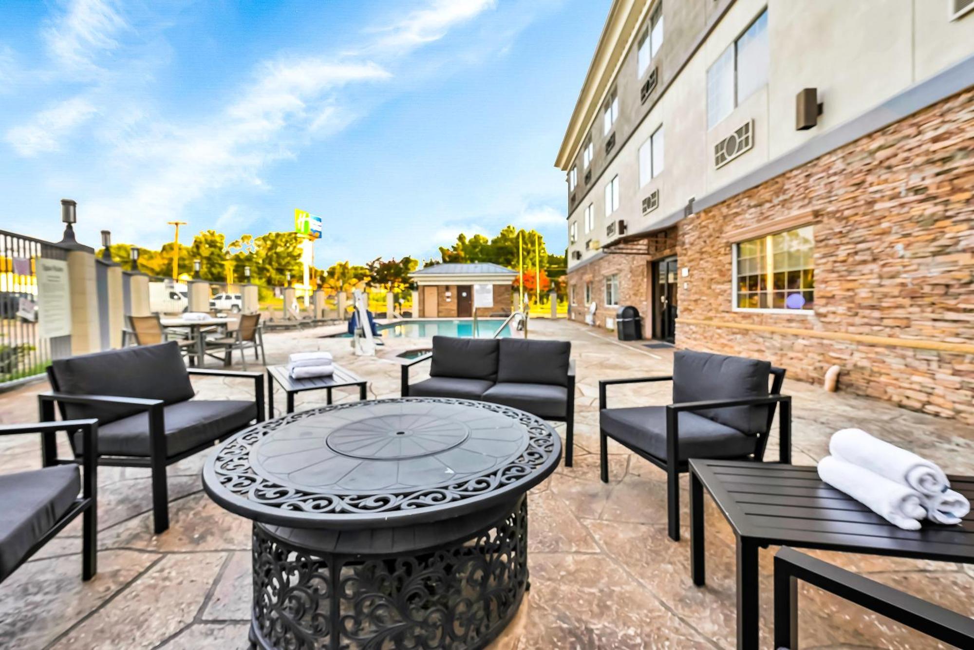Holiday Inn Express Palestine By Ihg Exteriör bild